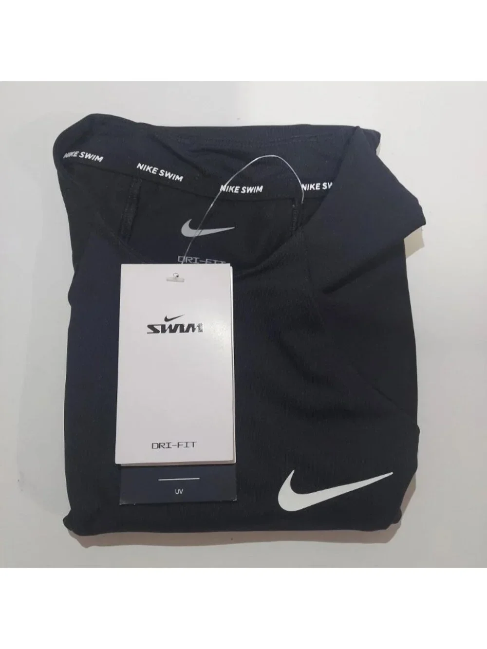 Nike Women’s Size XL Essential Long-Sleeve Rash Guard Black UV Protection